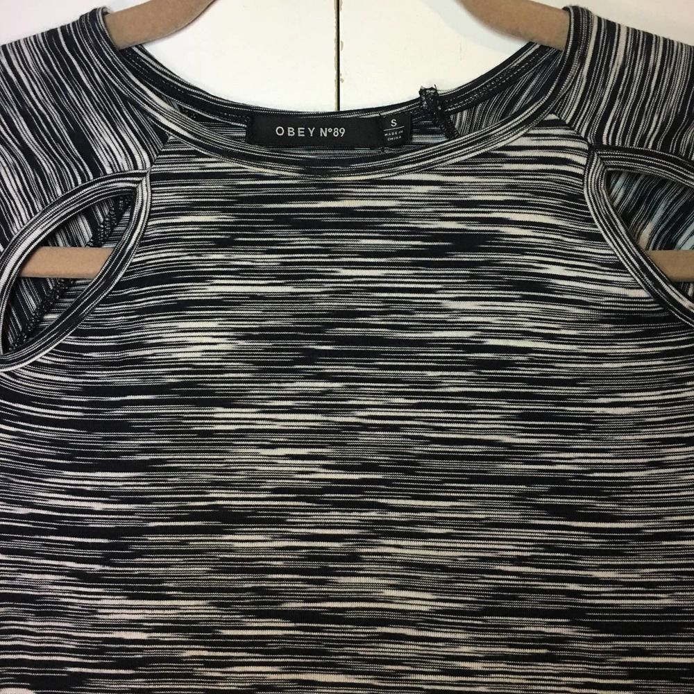 Obey Top - Picture 10 of 12